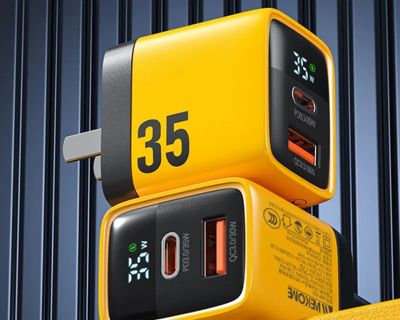 WEKOME WP-U25 Super brzi Strujni GaN Punjač, 2-porta USB (3.0 i 3.1 Tip-C) 35W, sa displejom, žuti - Slika proizvoda 3