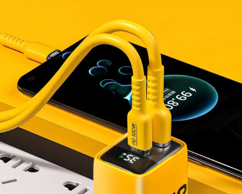 WEKOME WP-U25 Super brzi Strujni GaN Punjač, 2-porta USB (3.0 i 3.1 Tip-C) 35W, sa displejom, žuti - Slika proizvoda 4